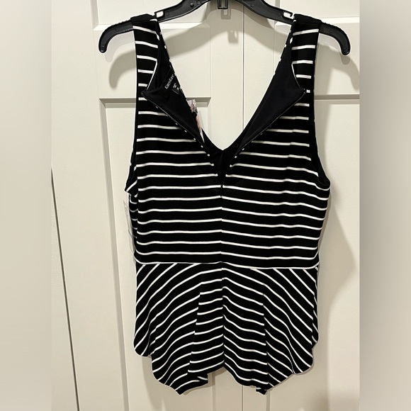 KAREN KANE NWT AUTHENTIC ‘OPTIC BLOOM’ BLACK & WHITE STRIPE SLEEVELESS BLOUSE - Picture 4 of 8
